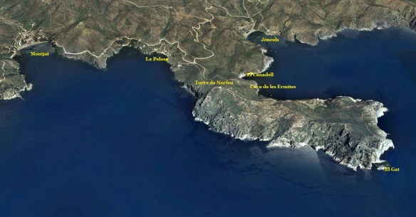 La subpeninsula de Norfeu, separa la badia de Montjoi de la de Jóncols